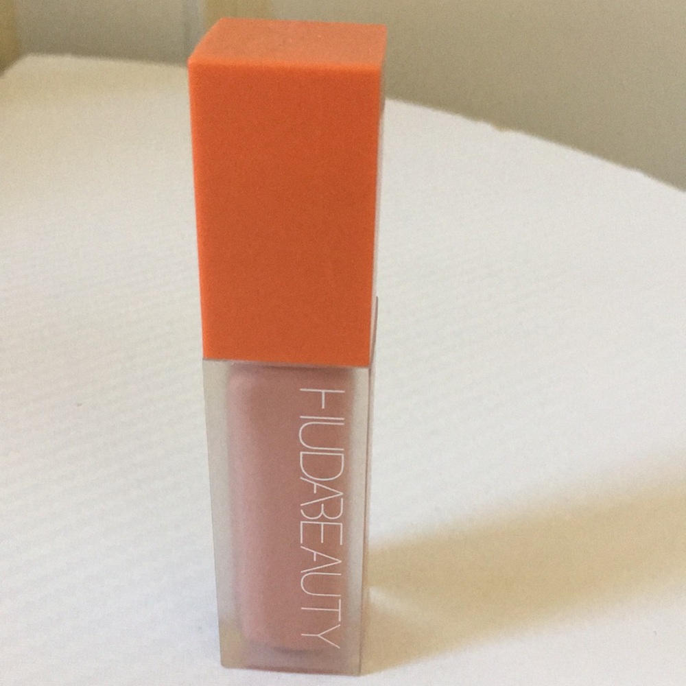 HUDA BEAUTY Liquid Corrector